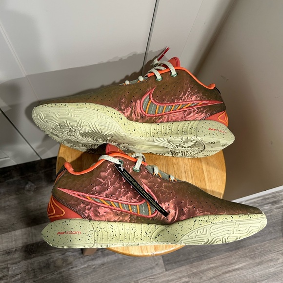 Nike La Bron basketball shoes FN0708-800 - Picture 4 of 6